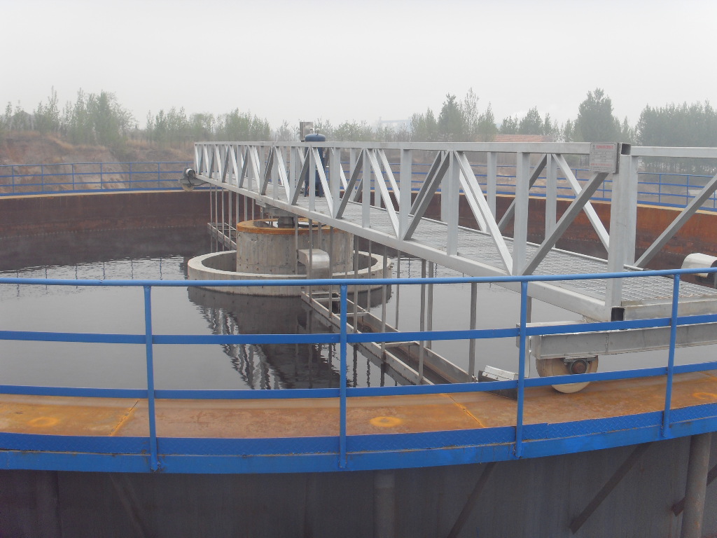 地衛環保刮吸泥機——節能環保,高效凈化水質